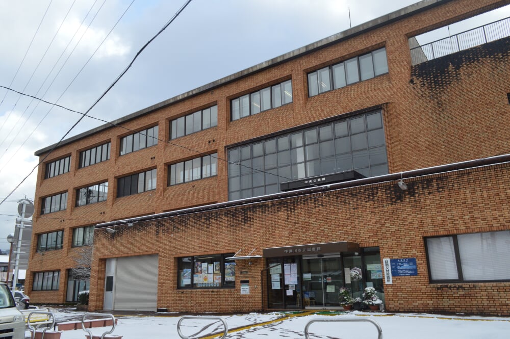 中津川市立図書館の写真2