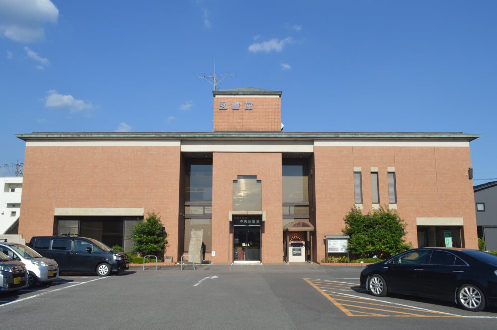 美濃加茂市中央図書館の写真2