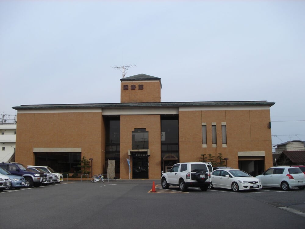 美濃加茂市中央図書館の写真1