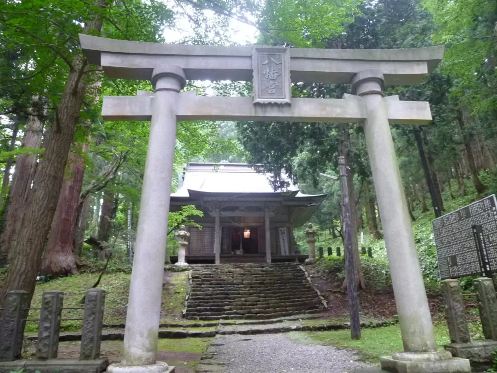 鳥越八幡神社の写真1