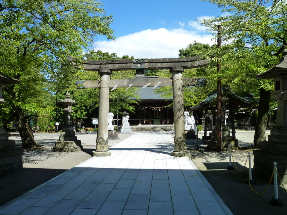 鳥海月山両所宮の写真1