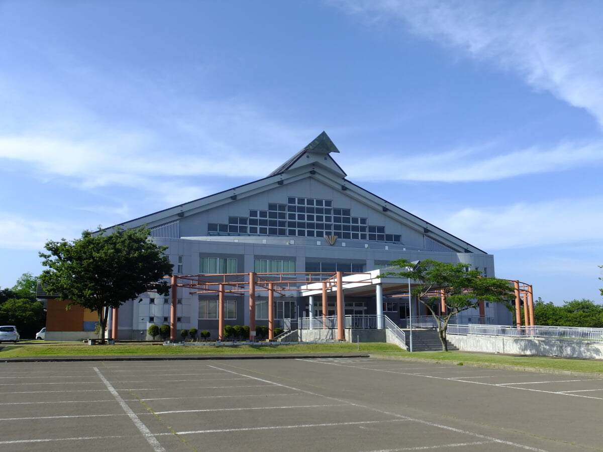 若美総合体育館の写真1