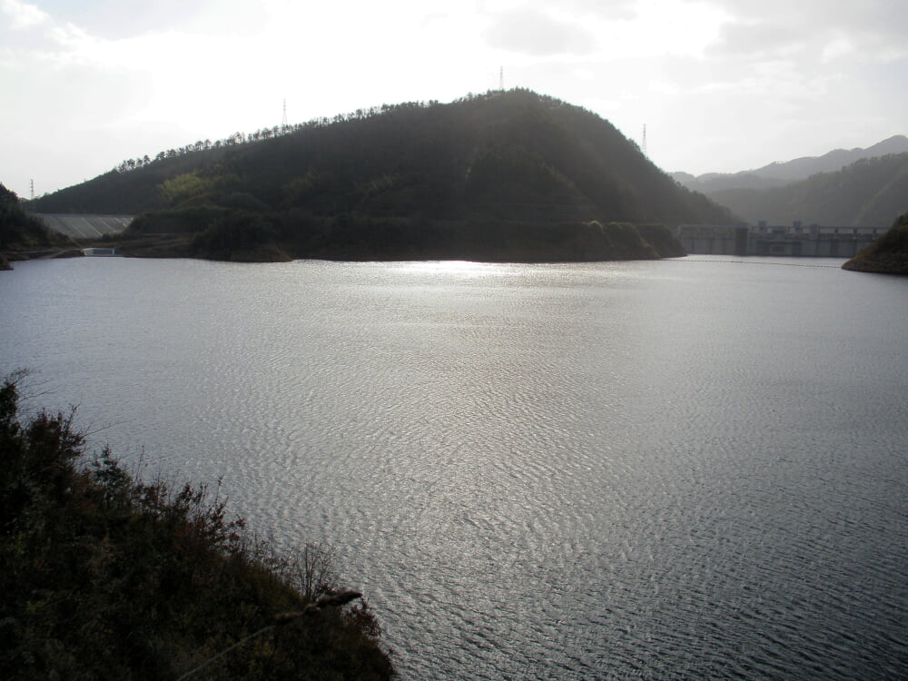 苫田ダムの写真4