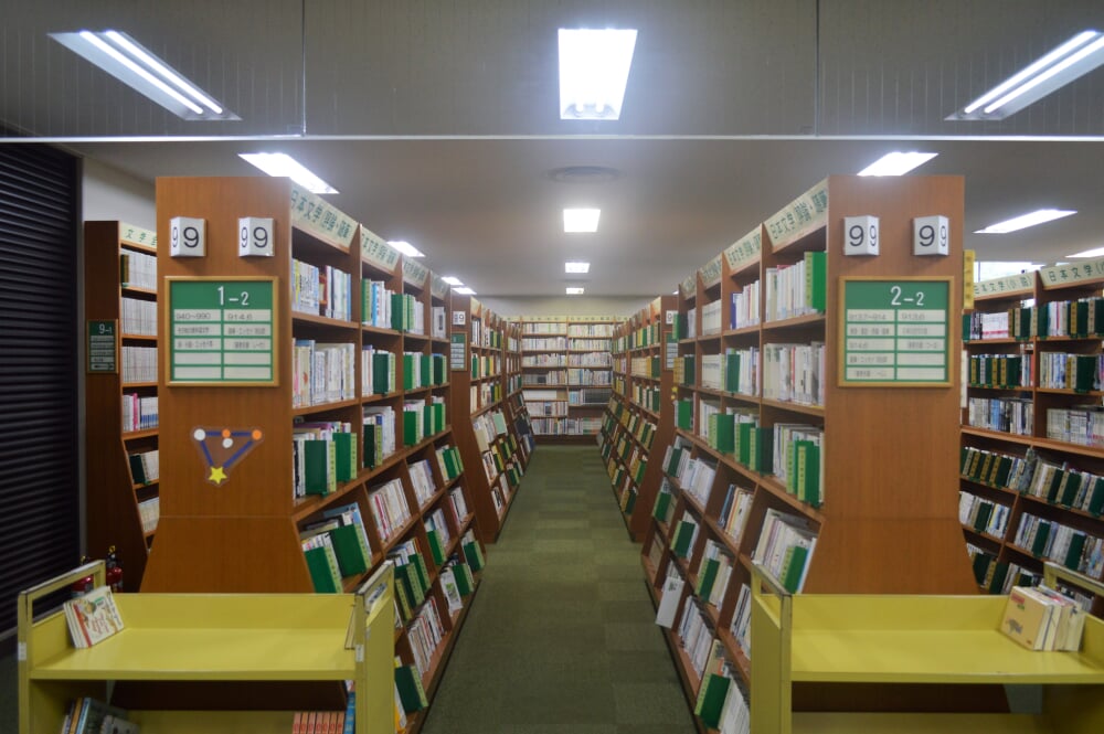知多市立中央図書館の写真4