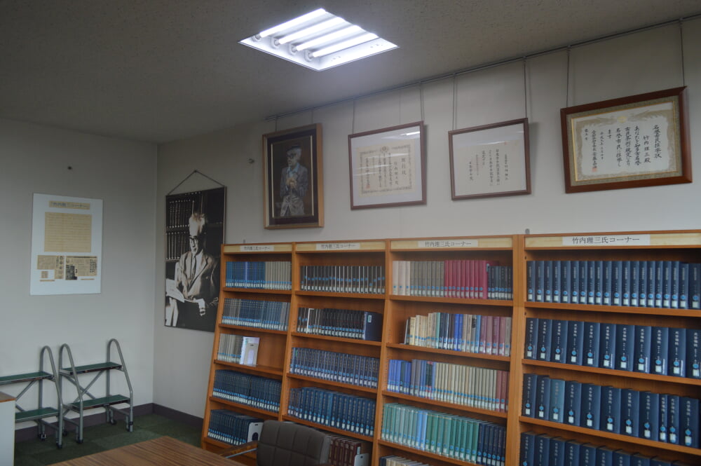 知多市立中央図書館の写真5