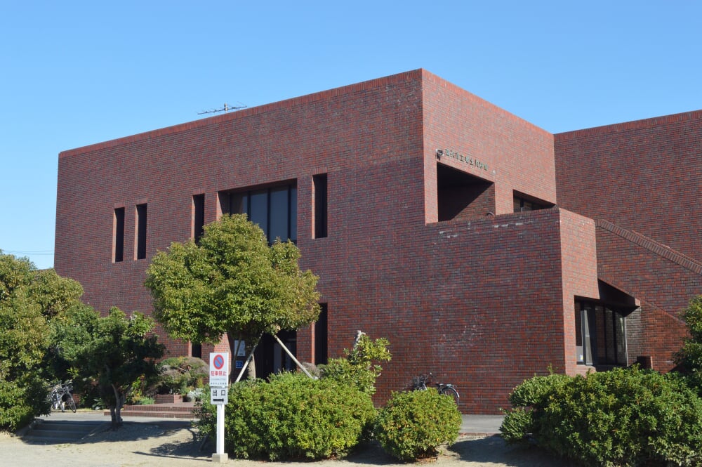 高浜市立図書館の写真1