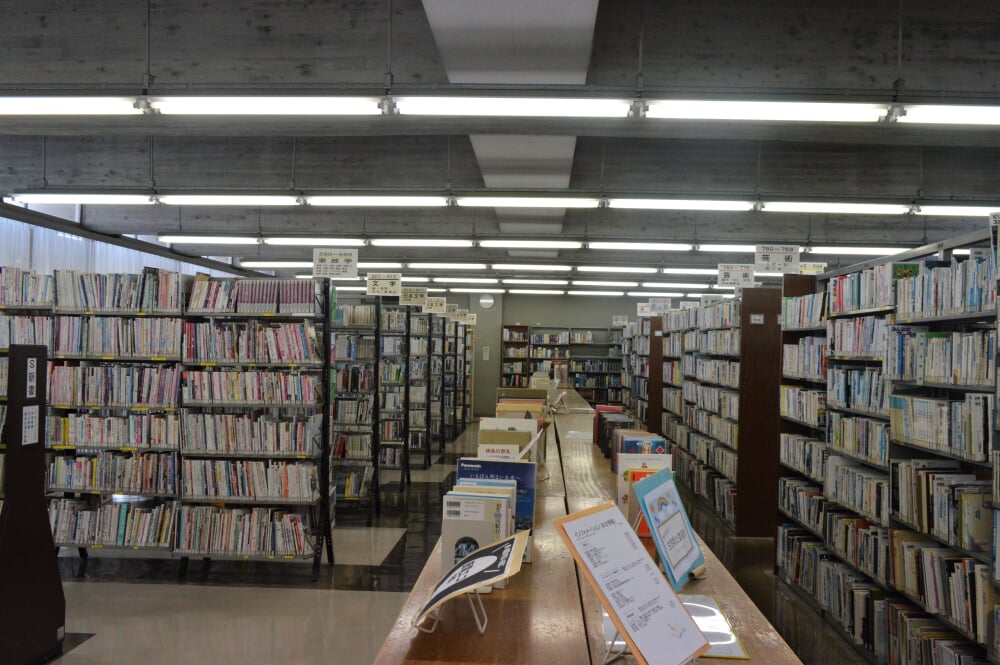 常滑市立図書館の写真3