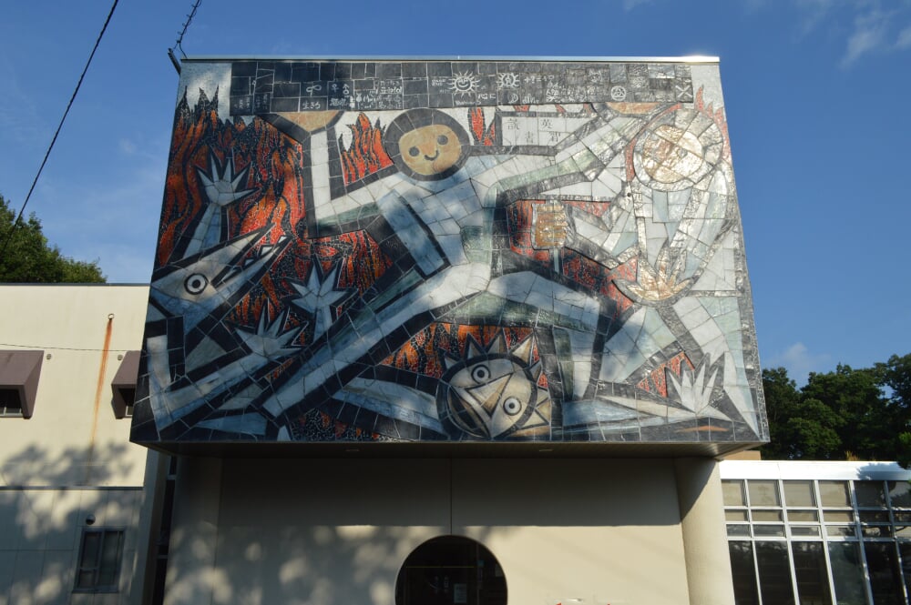 瀬戸市立図書館の写真2