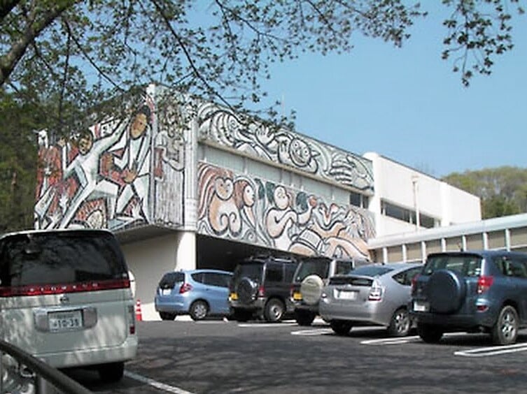 瀬戸市立図書館の写真3