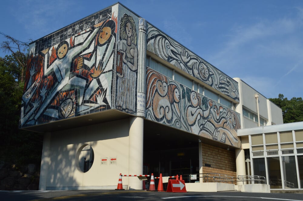 瀬戸市立図書館の写真4