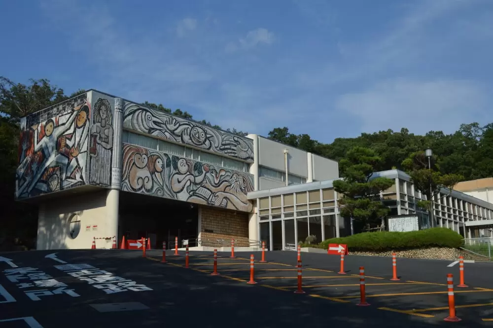 瀬戸市立図書館の写真1