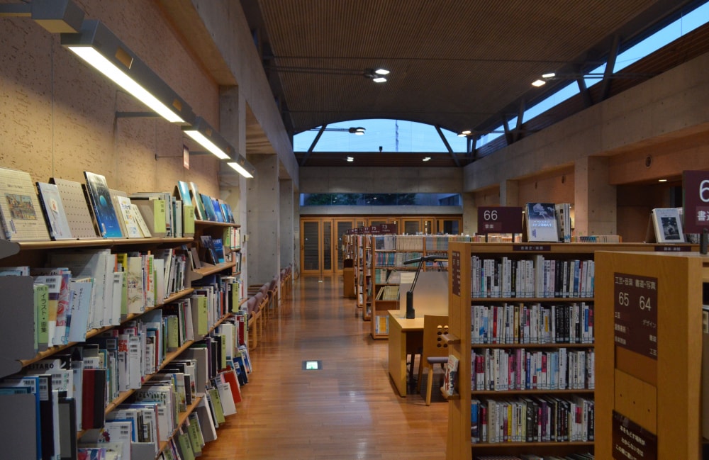 田原市中央図書館の写真2