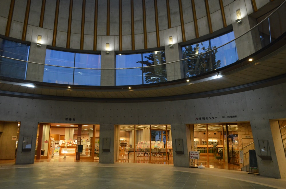 田原市中央図書館の写真4