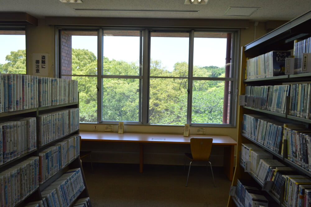 東海市立中央図書館の写真3
