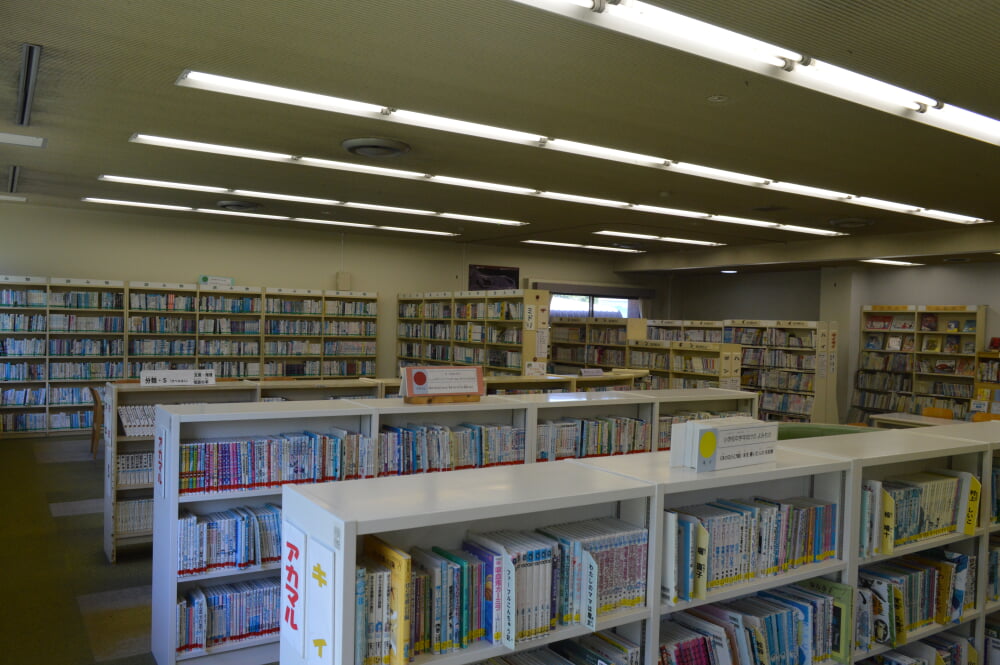 東海市立中央図書館の写真4