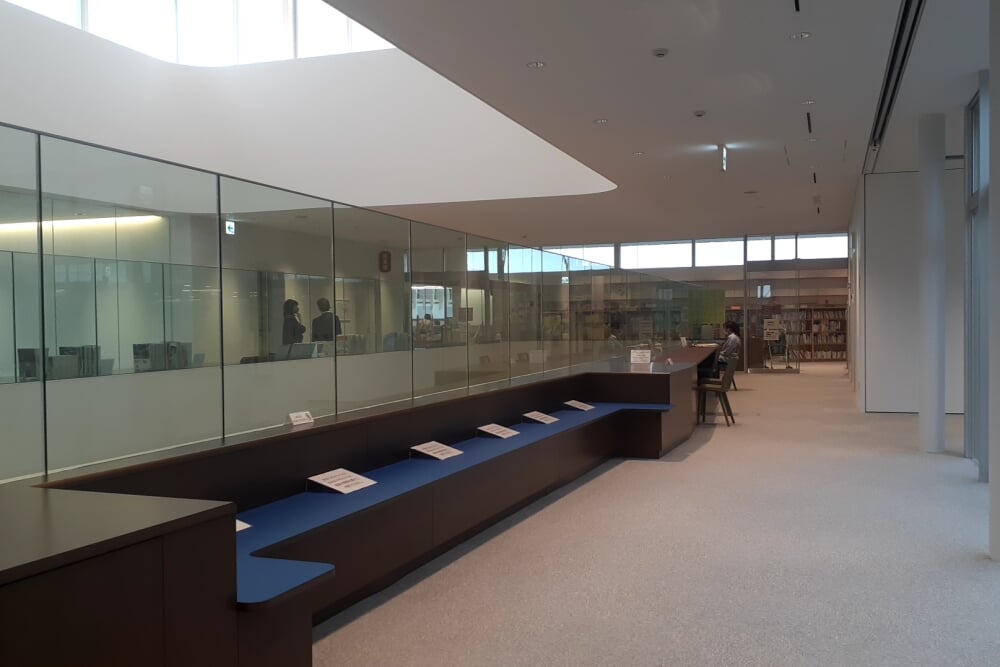 豊川市立小坂井図書館の写真2