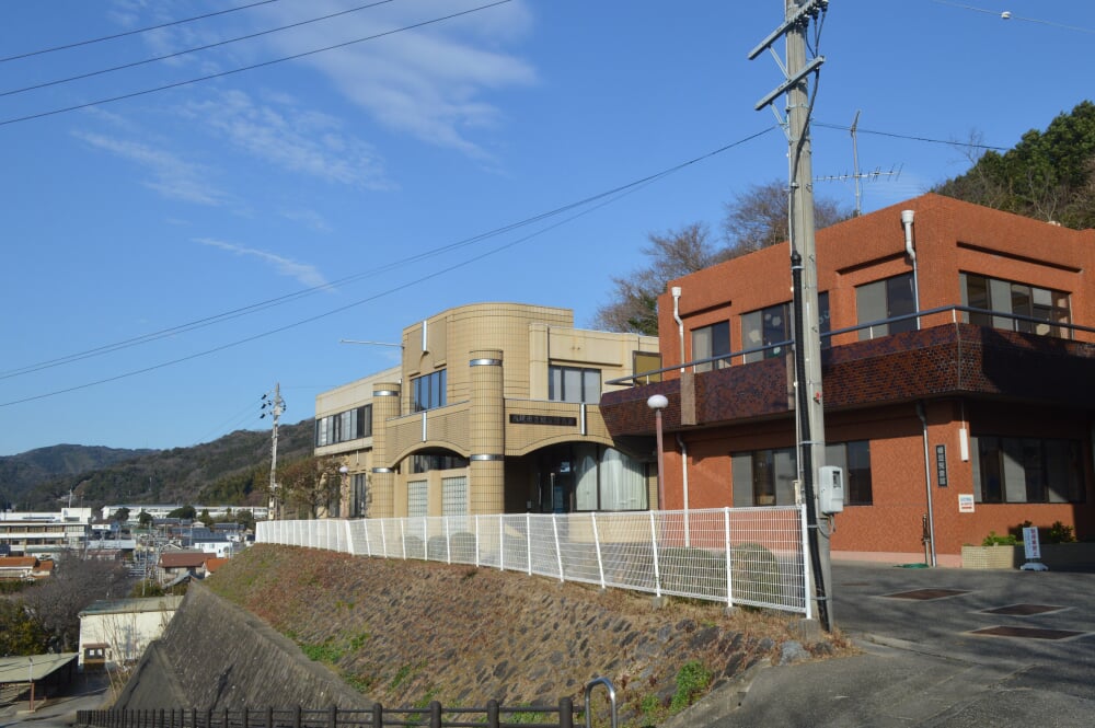 西尾市立幡豆図書館の写真1