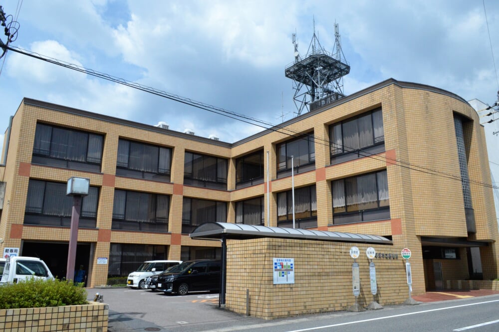 可児市立図書館の写真1