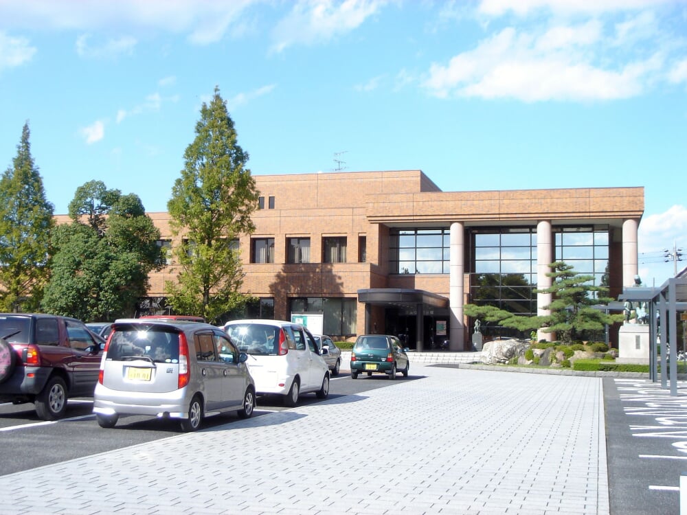 羽島市立図書館の写真3