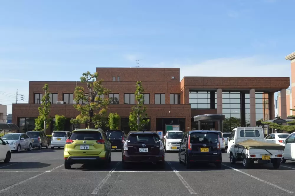 羽島市立図書館の写真1