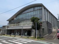 まなづる図書館