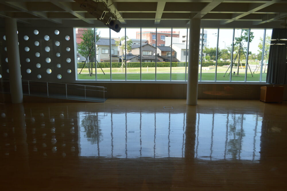 金沢海みらい図書館の写真4