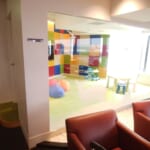 成田空港のキッズスペースは食事しながら子供が遊べるデルタラウンジ