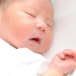 新生児・赤ちゃんといつから外出できる？｜時期と３つの注意点