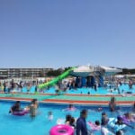 8月の辻堂海浜公園プール、駐車場は満車で水温は36℃…