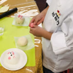この夏、あなたの子供達がクールな衣装で料理長に…！招福門でアニマル肉まん作り体験